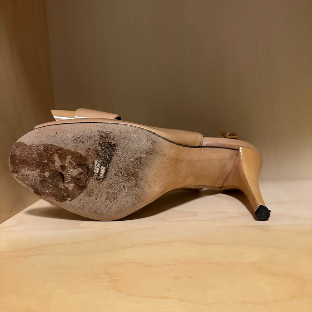 Stuart Weitzman Tan Heels with Bow Detail - Picture 5 of 9